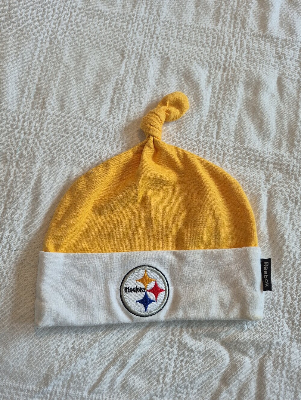 Reebok Pittsburg Steelers boys 6-9 months gold and white beanie VGUC